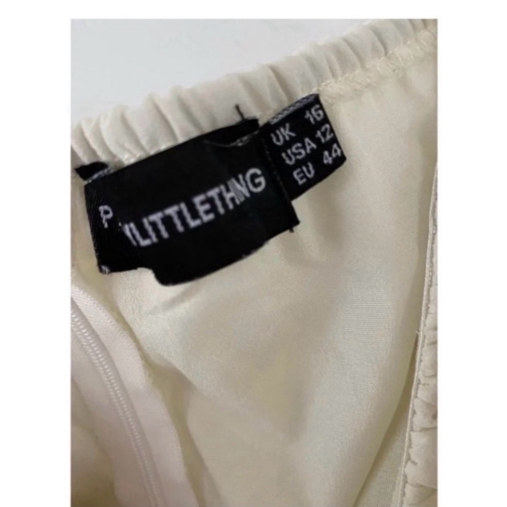 PrettyLilltleThing Ivory Ruched Dress - Picture 8 of 9